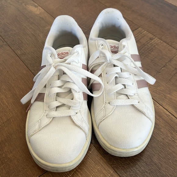 Adidas White and Pink Sneakers Low-Top Design - Picture 7 of 8